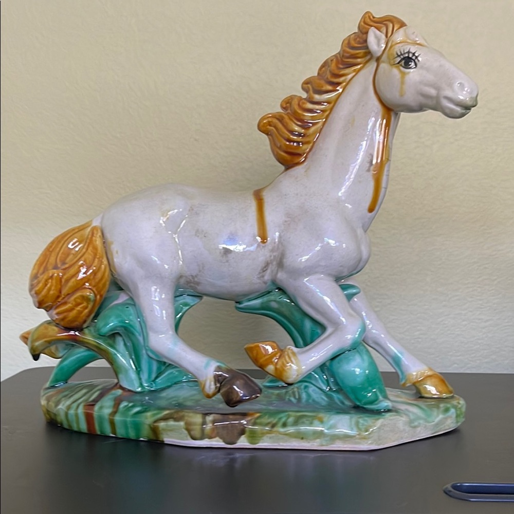 Elegant Ceramic Horse Figurine – Equestrian-Themed Decorative Statue